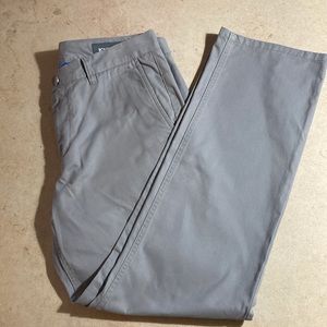 SALE ❤️ 32/30 straight leg Flat Front Chinos